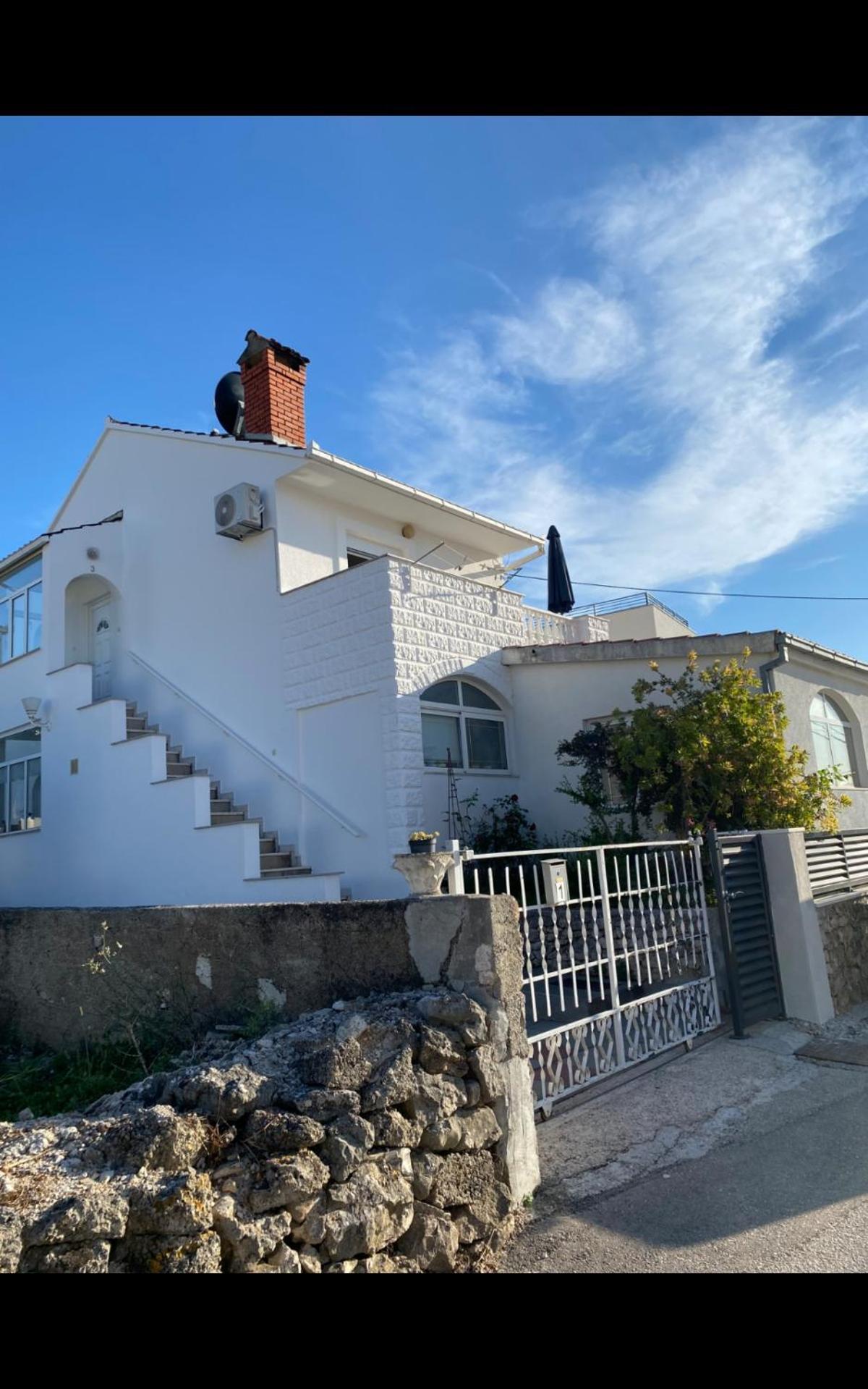 Апартаменты Remi, Penthouse With Balcony, Free Parking